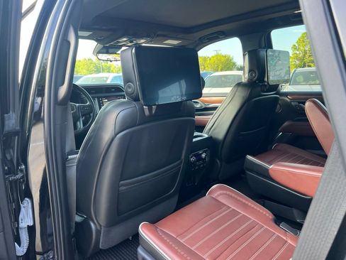 Used 2023 GMC Yukon Denali Ultimate AWD/4WD image 18