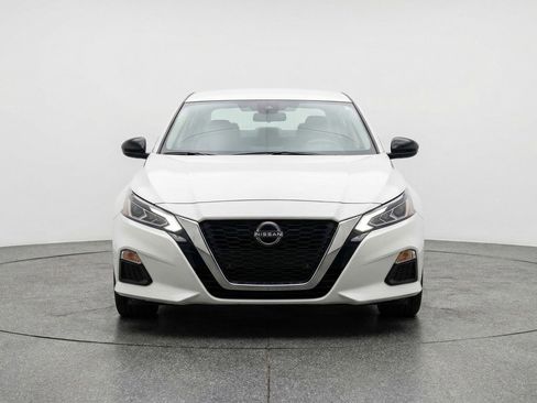 Used 2025 Nissan Altima 2.5 SV FWD image 2