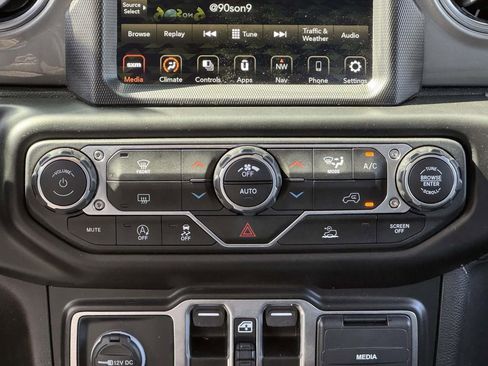 Used 2022 Jeep Gladiator Overland w/ LED Lighting Group AWD/4WD image 20