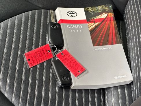 Used 2018 Toyota Camry SE image 12