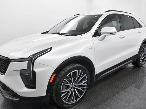 Used 2024 Cadillac XT4 Sport image 3