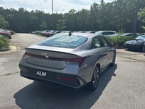 Used 2025 Hyundai Elantra Sport image 5