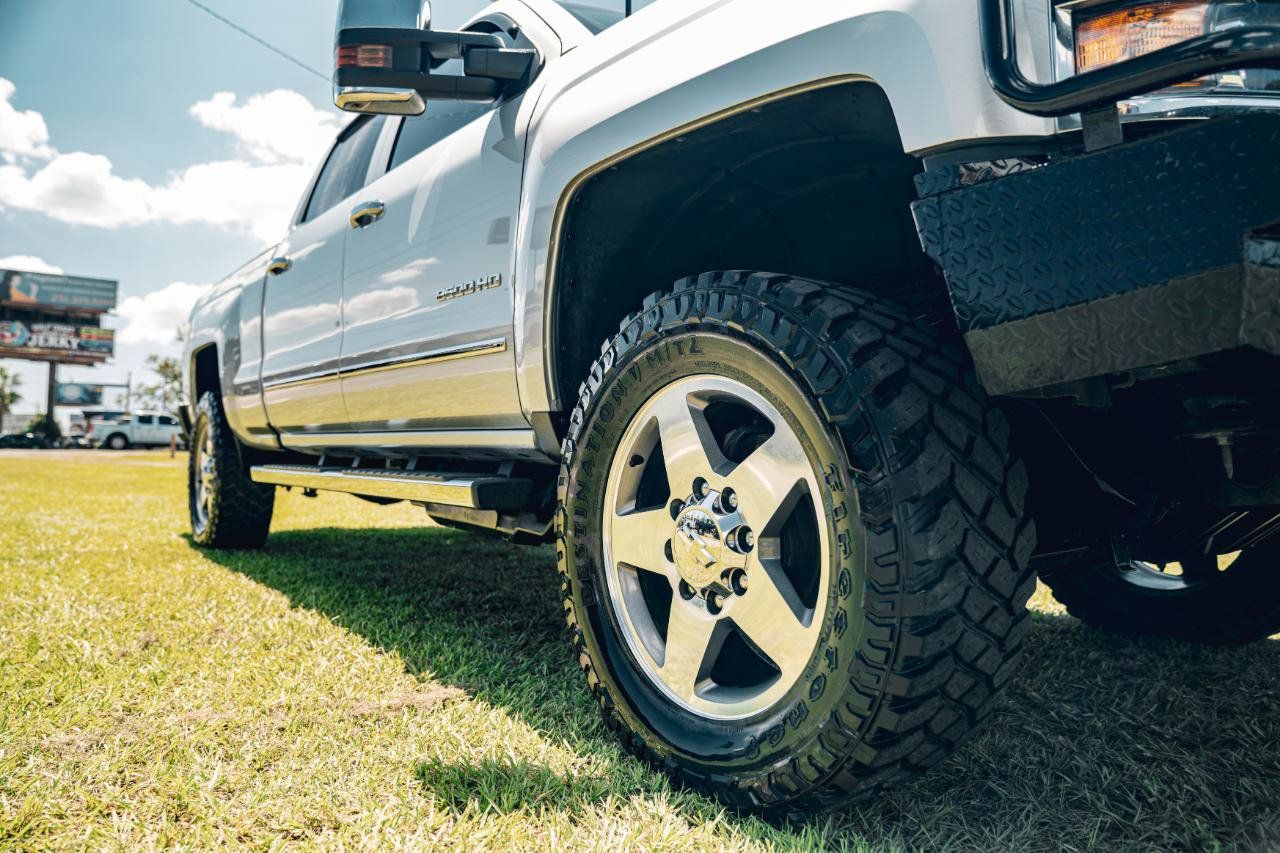 Used 2019 Chevrolet Silverado 2500 LTZ w/ Duramax Plus Package AWD/4WD image 12