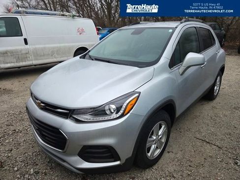 Used 2020 Chevrolet Trax LT w/ LT Convenience Package image 1