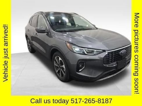 Used 2023 Ford Escape Platinum w/ Class II Trailer Tow Package AWD/4WD image 1