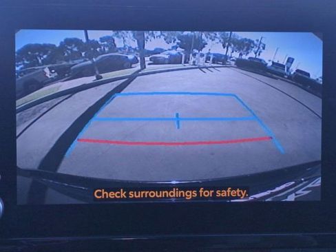 Used 2023 Toyota Highlander XLE image 23