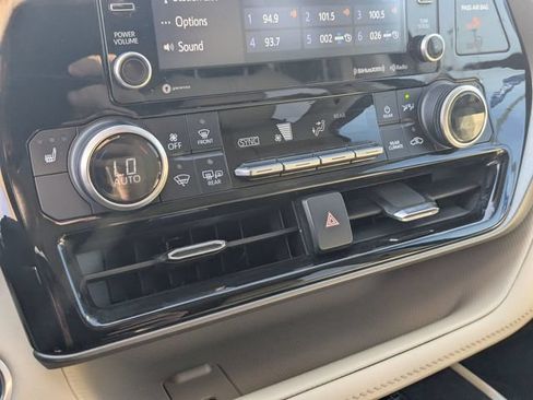 Used 2021 Toyota Highlander XLE AWD/4WD image 15
