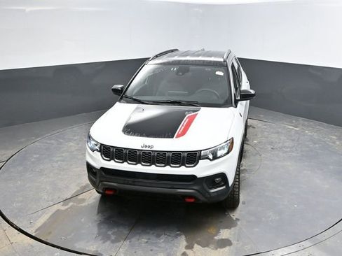 Used 2025 Jeep Compass Trailhawk image 37