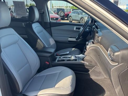 Used 2021 Ford Explorer XLT w/ Equipment Group 202A AWD/4WD image 32