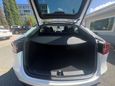 Used 2023 Tesla Model Y AWD image 17