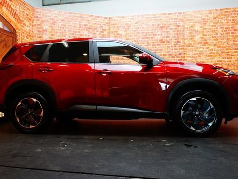 Certified 2025 Nissan Rogue SV AWD/4WD image 4