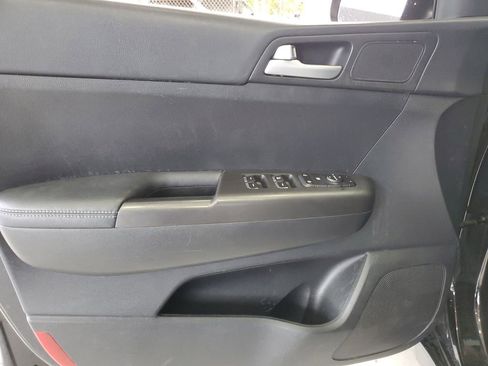 Used 2022 Kia Sportage LX FWD image 19