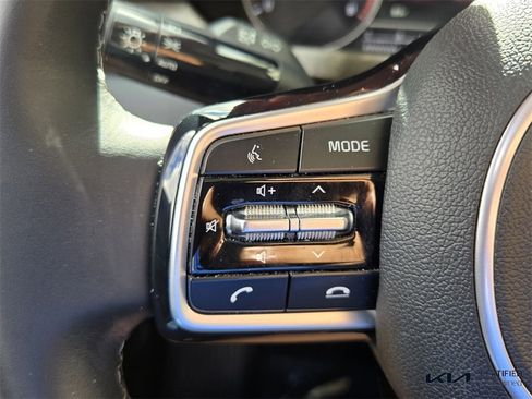 Certified 2022 Kia Sorento S image 30