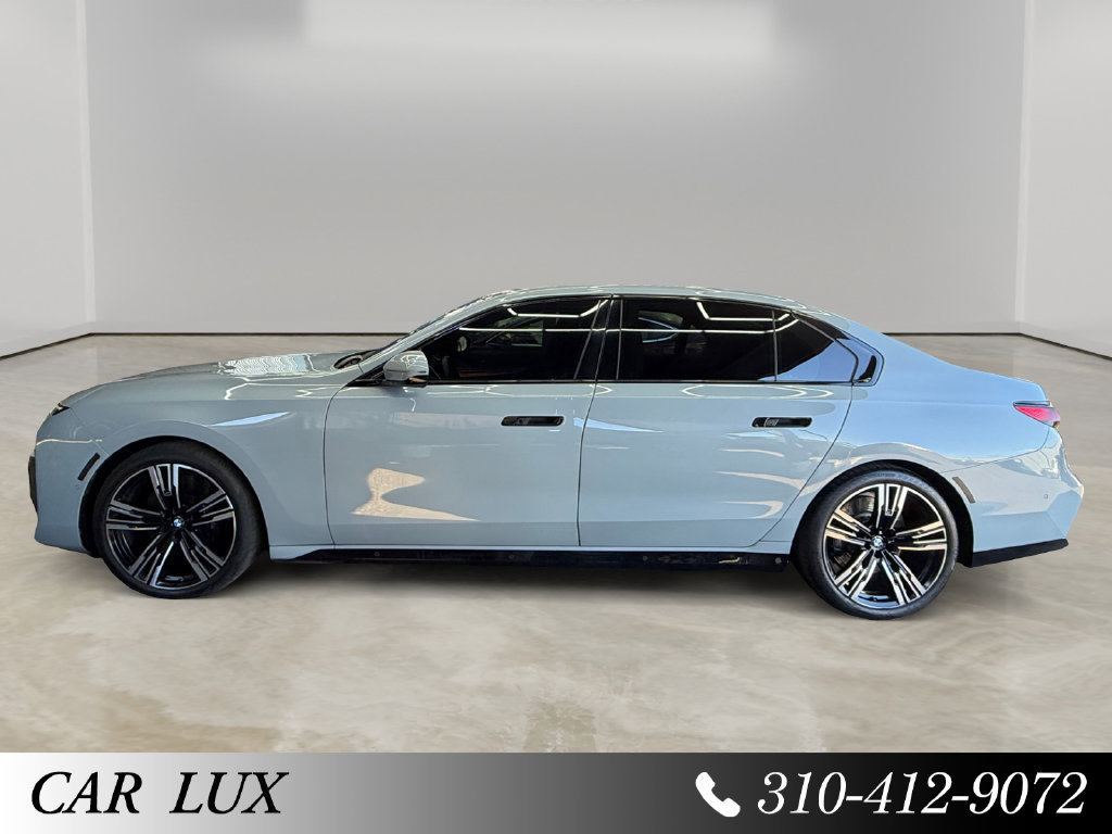 Used 2023 BMW 740i w/ Parking Assistance Package RWD image 2