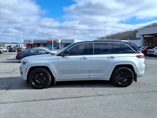 Used 2022 Jeep Grand Cherokee Summit w/ MOPAR Finishing Package video 2