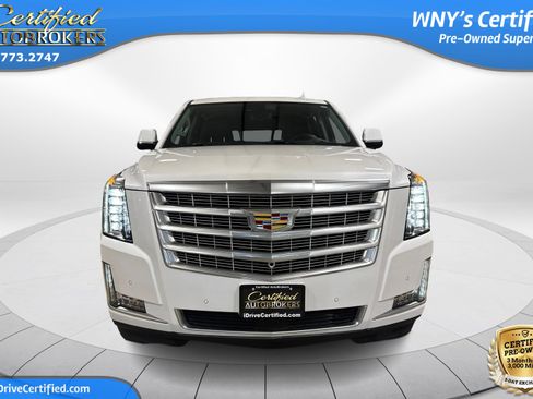 Used 2020 Cadillac Escalade Premium Luxury image 2