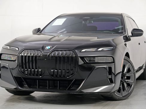 Used 2023 BMW 740i w/ Parking Assistance Package image 3