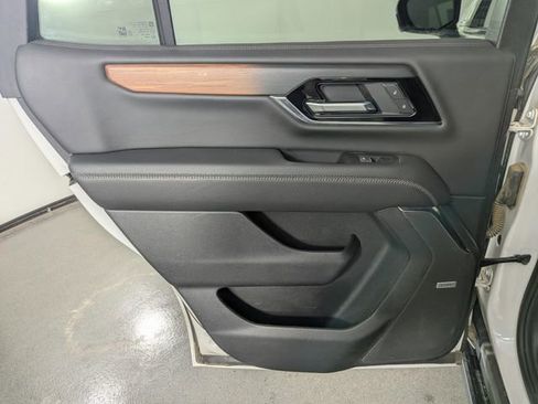 Used 2025 GMC Yukon Denali w/ Denali Reserve Package image 15