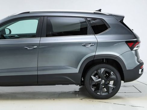 New 2026 Volkswagen Taos SE image 41