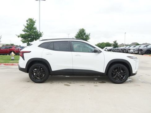 Used 2025 Chevrolet Trax ACTIV w/ Sunroof Package FWD image 10