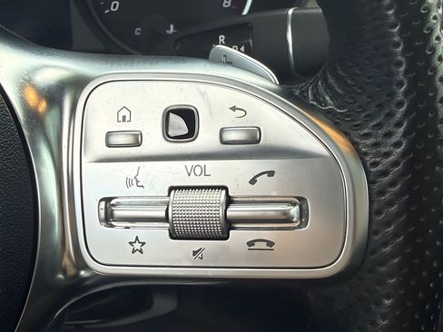 Used 2022 Mercedes-Benz GLC 300 4MATIC image 16
