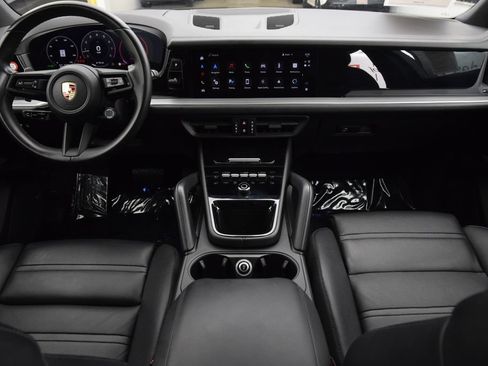 Used 2024 Porsche Cayenne AWD/4WD image 21