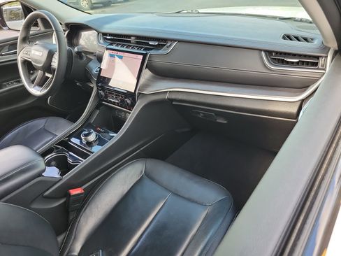 Used 2023 Jeep Grand Cherokee L Limited w/ Black Appearance Package image 13