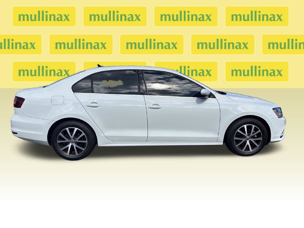 Used 2017 Volkswagen Jetta SE FWD image 2