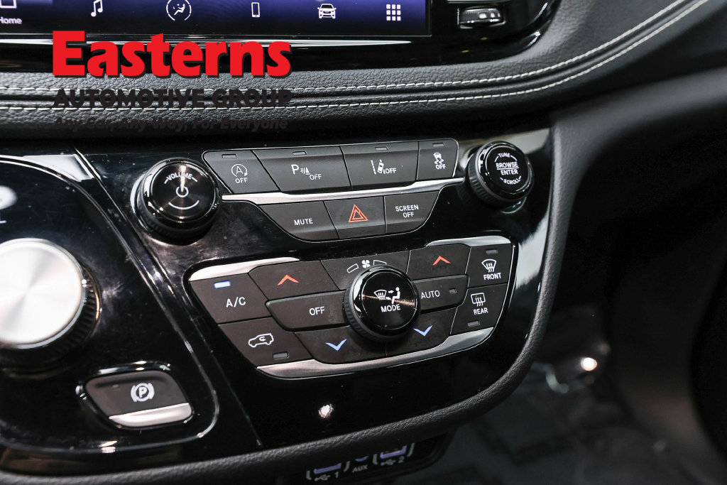 Used 2023 Chrysler Pacifica Touring-L w/ S Appearance Package FWD image 22
