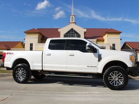 Used 2017 Ford F250 Lariat w/ Lariat Ultimate Package image 3