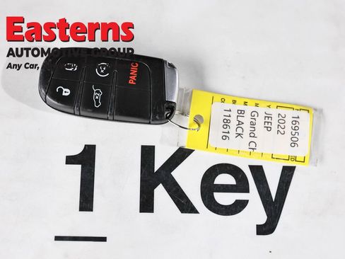 Used 2022 Jeep Grand Cherokee Laredo E w/ Security & Convenience Group image 25