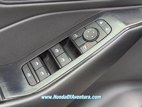 Used 2024 Nissan Rogue S AWD/4WD image 23