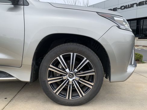 Used 2020 Lexus LX 570 4WD w/ Luxury Package image 13
