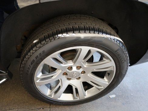 Used 2017 Cadillac Escalade Luxury AWD/4WD image 52