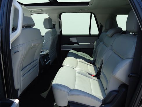 Used 2025 Ford Expedition Max Active AWD/4WD image 29