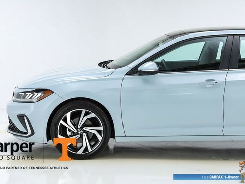 Used 2025 Volkswagen Jetta SEL image 3