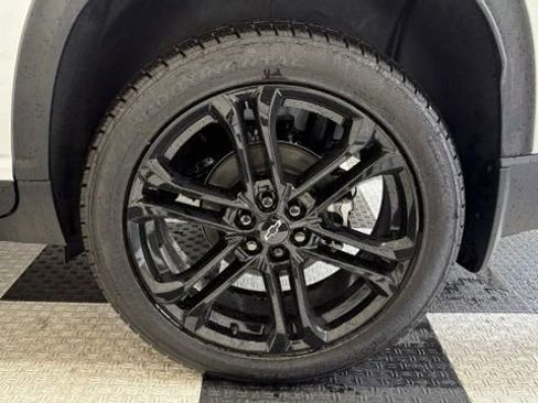 New 2026 Chevrolet Traverse LT w/ Driver Confidence Package AWD/4WD image 12