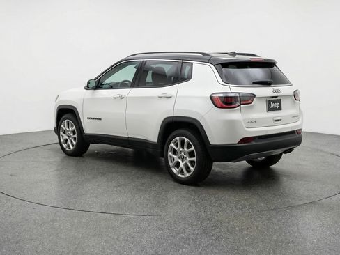 Used 2025 Jeep Compass Limited image 6