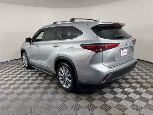 Used 2021 Toyota Highlander Limited image 17