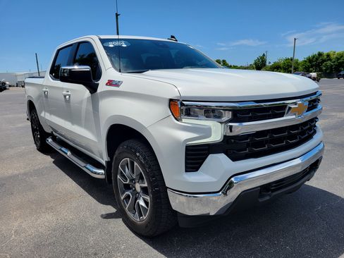Certified 2024 Chevrolet Silverado 1500 LT AWD/4WD image 3