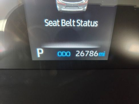 Used 2022 Toyota Highlander LE image 27