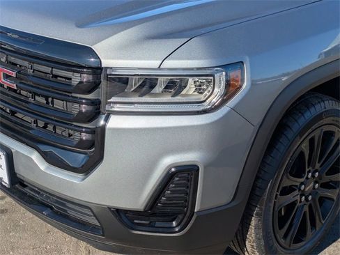 Used 2023 GMC Acadia SLE w/ Driver Convenience Package image 9