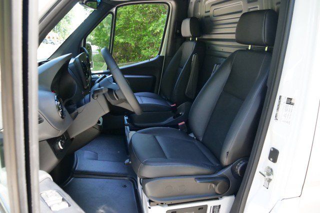 Used 2025 Mercedes-Benz Sprinter 2500 image 3