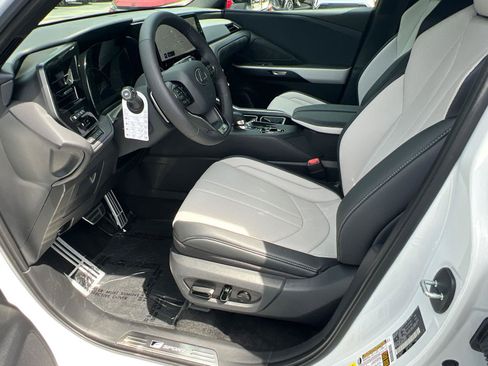 New 2026 Lexus TX 500h AWD image 10