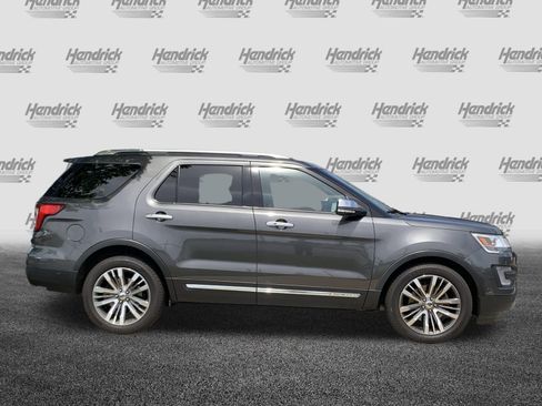 Used 2017 Ford Explorer Platinum image 11