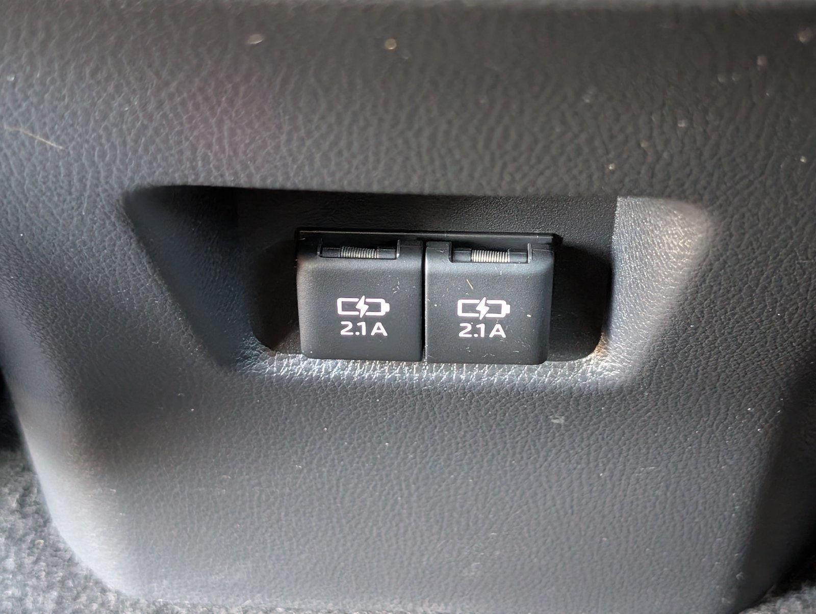 Used 2020 Toyota RAV4 XLE Premium FWD image 29