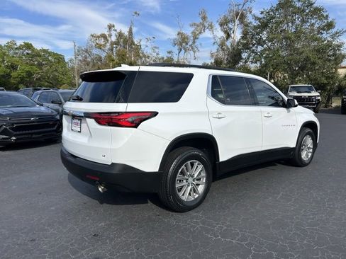 Used 2022 Chevrolet Traverse LT image 6