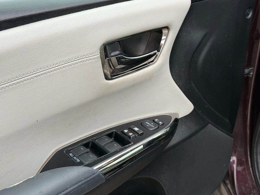 Used 2014 Toyota Avalon XLE Premium FWD image 11