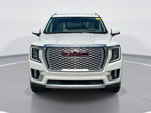 Used 2023 GMC Yukon Denali w/ Advanced Technology Package AWD/4WD image 3