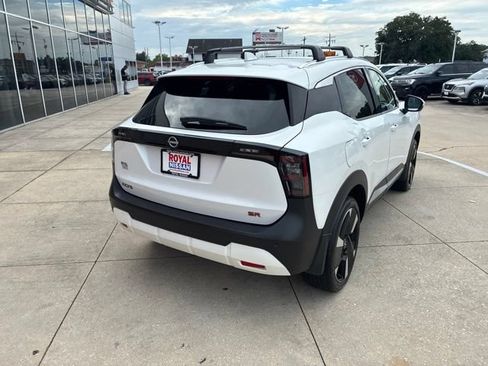 Used 2025 Nissan Kicks SR w/ Illumination Package FWD image 7